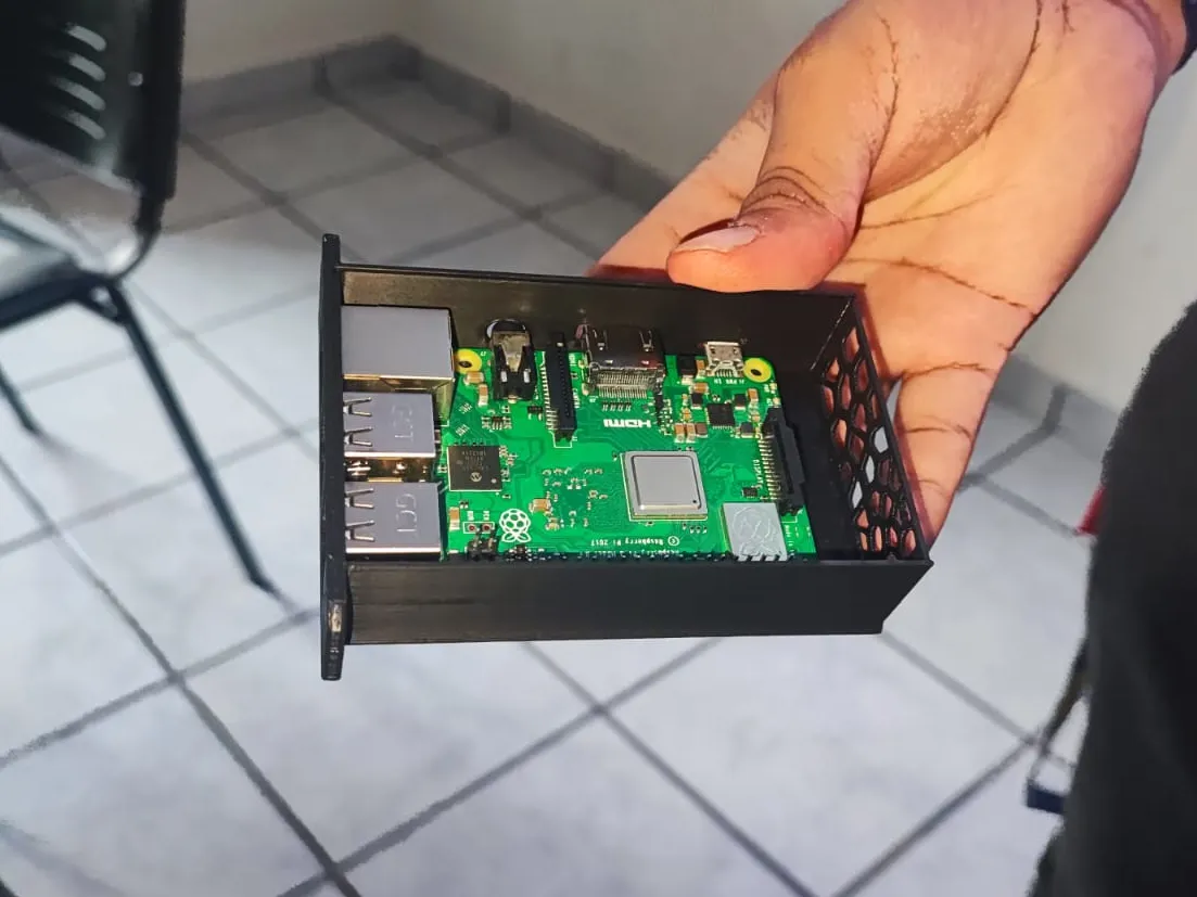 Boîtier modifié rack serveur pour Raspberry Pi 3 B+