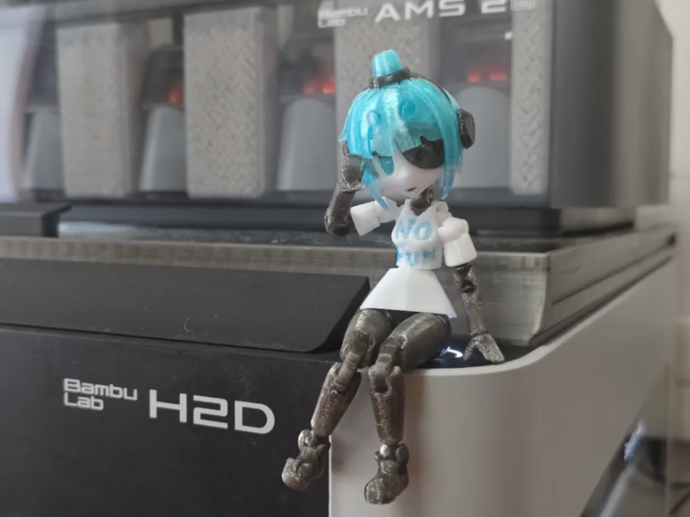 Figura decorativa: Mimi Sentry Chan Jointed Figure 可动小步哨娘. Referencia del modelo original.