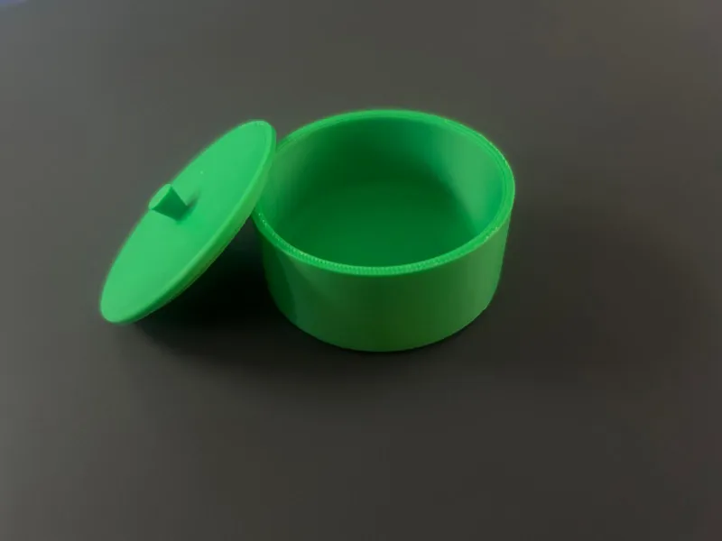 Tin with lid