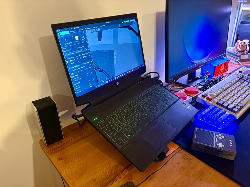 Fixed Angle Laptop Stand
