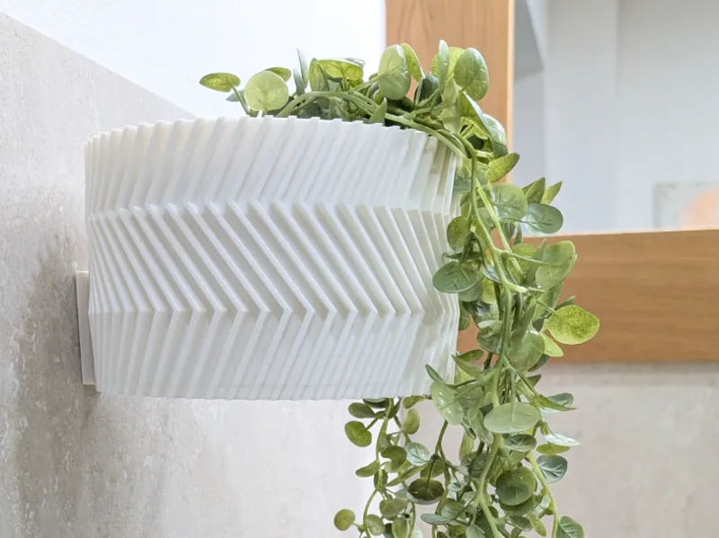 Elegante Wandvase mit flexiblem Montagesystem