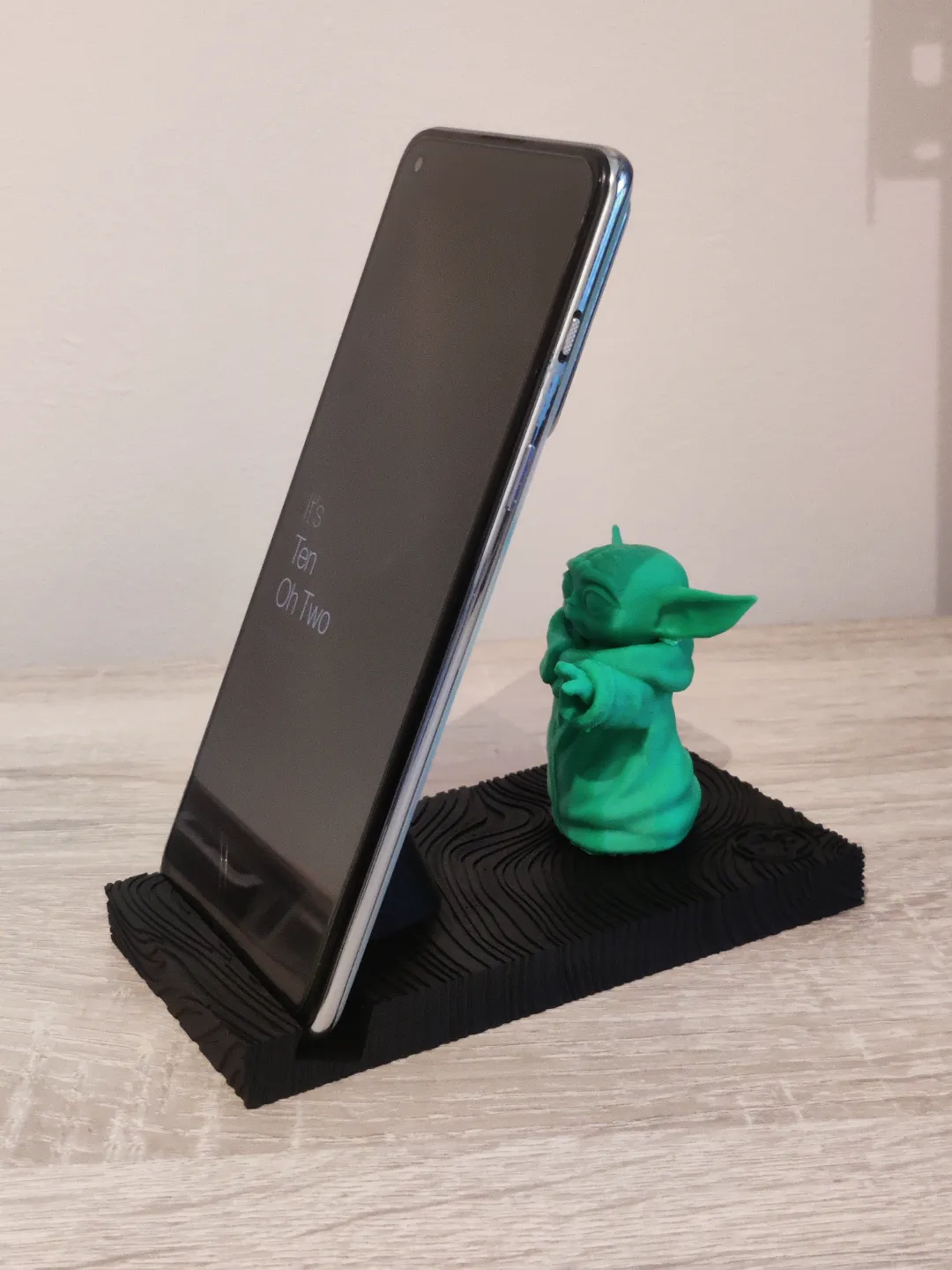 Baby Yoda phone stand - Beskar Edition view 3