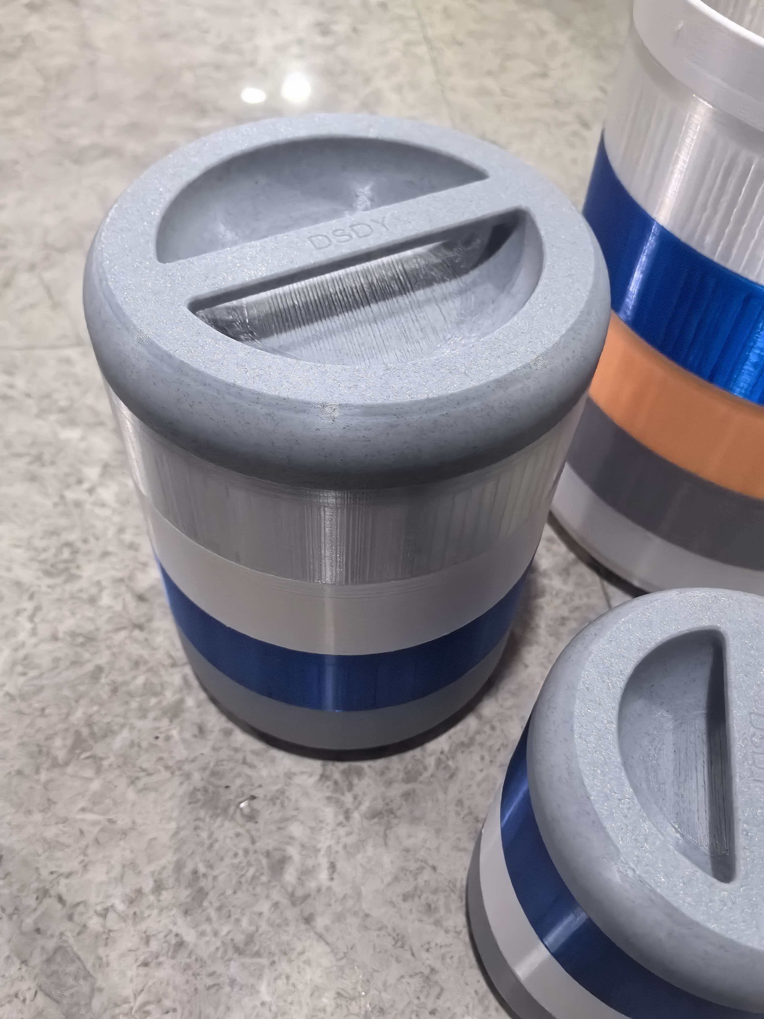 Miniatura 2 do modelo 3D 自由拼接收纳桶，自由拼色收纳盒