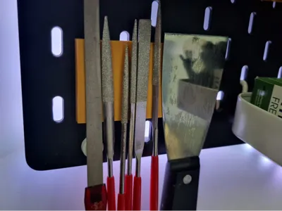 Skadis magnet for tools