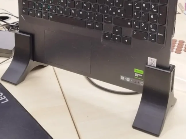 Lenovo_legion5_stand