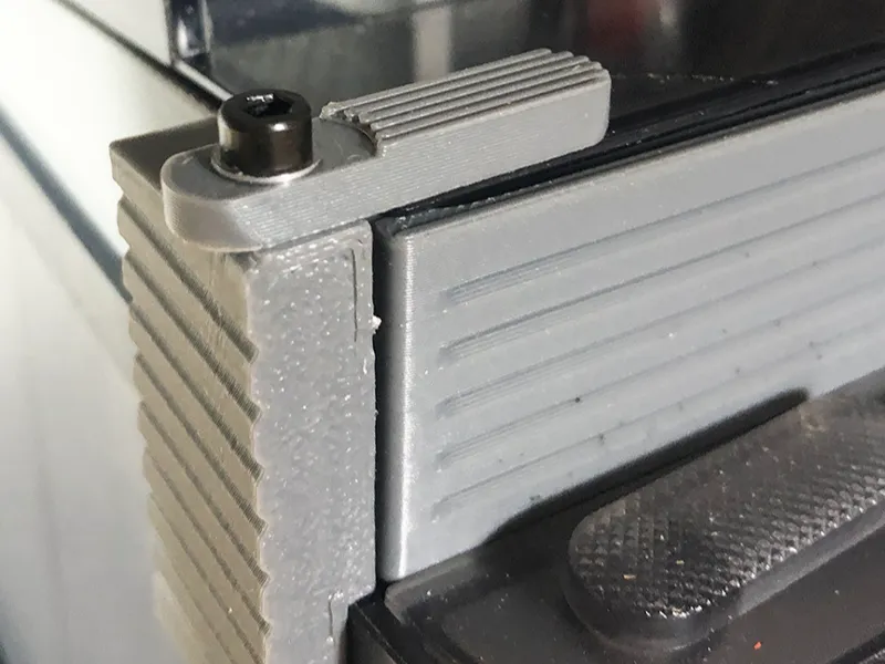 AMS riser pivot lock tab