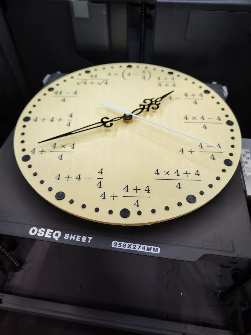 The mathematical clock by Creatività in 3D - MakerWorld