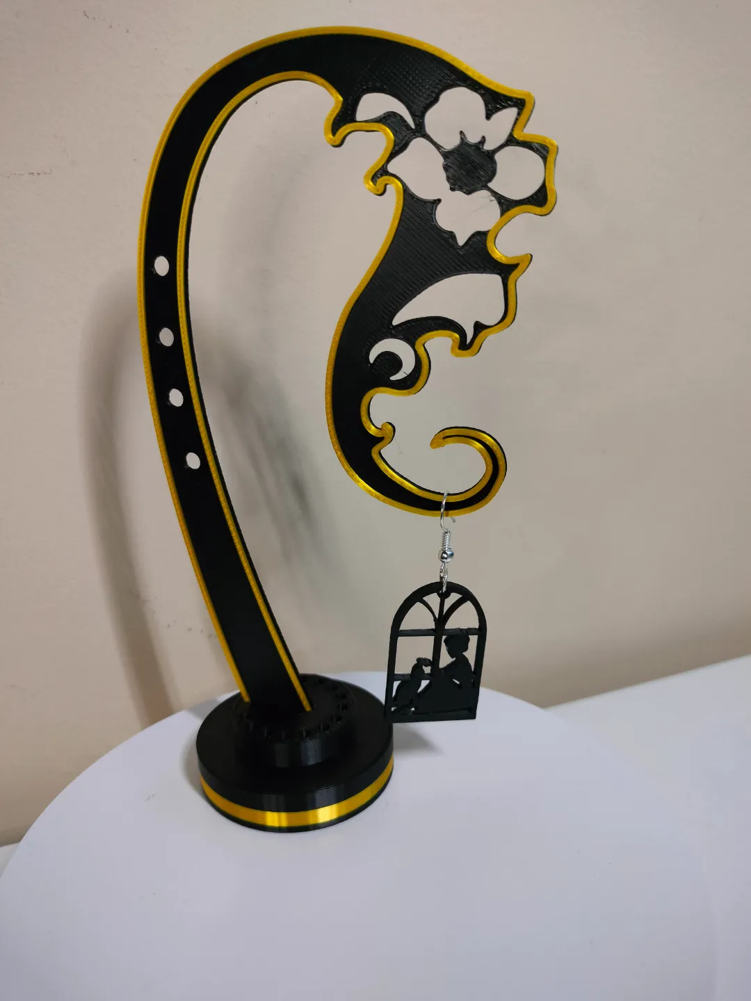 Stand with a flower for earrings view 3