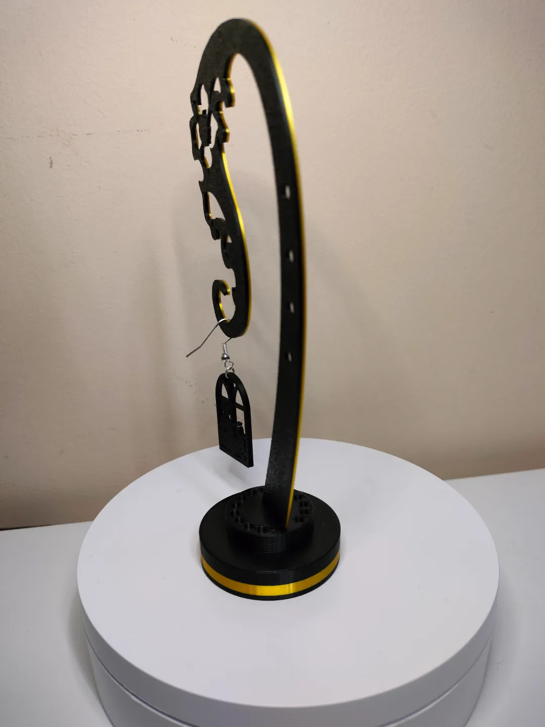 Stand with a flower for earrings view 4