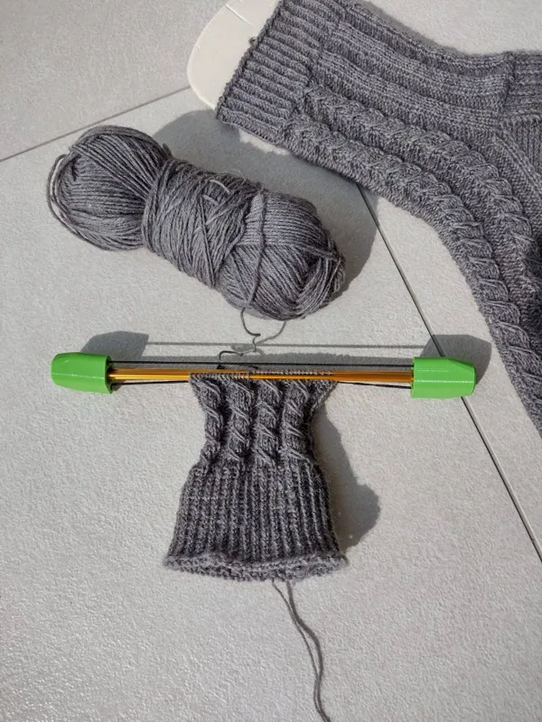 Stitch stoppers / Needle garage