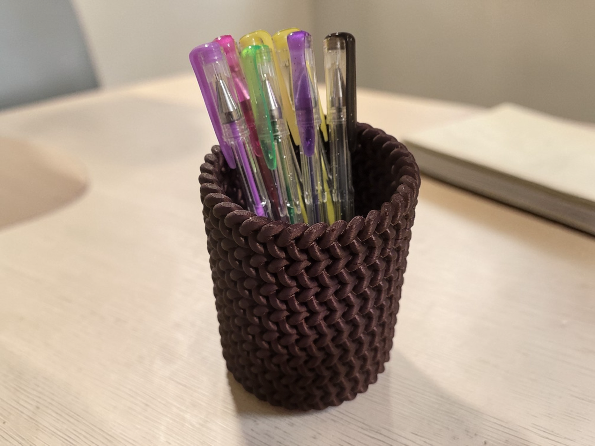 Woven pen holder
