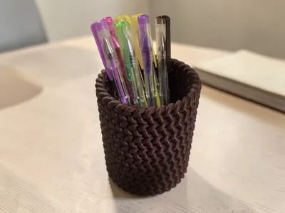 Woven pen holder