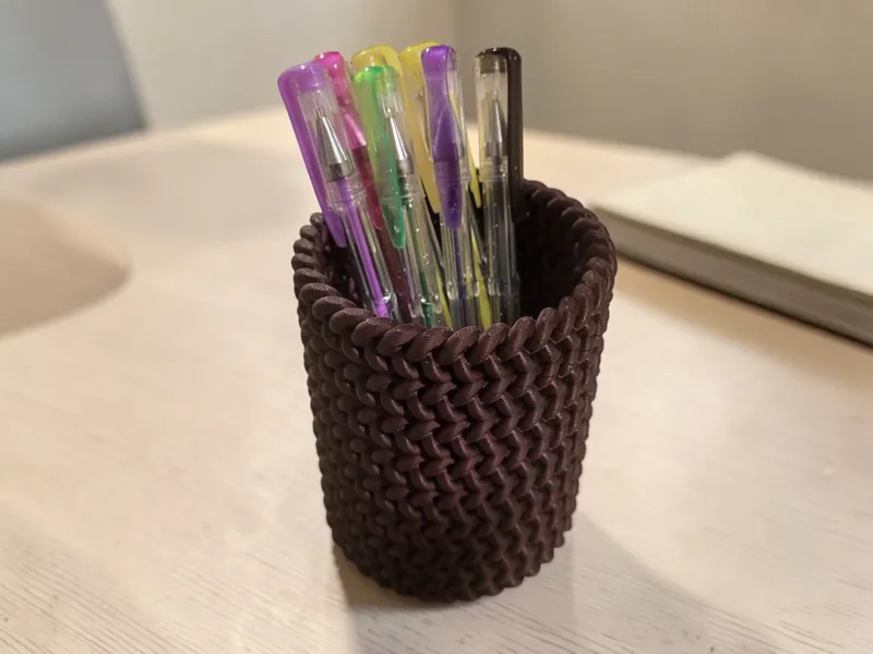Woven pen holder
