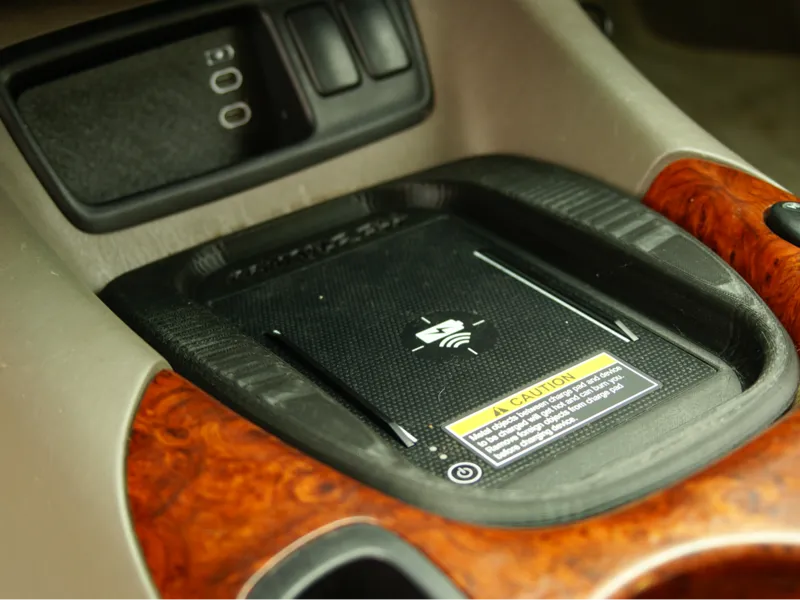 2000-2006 Toyota Tundra Wireless Charger.