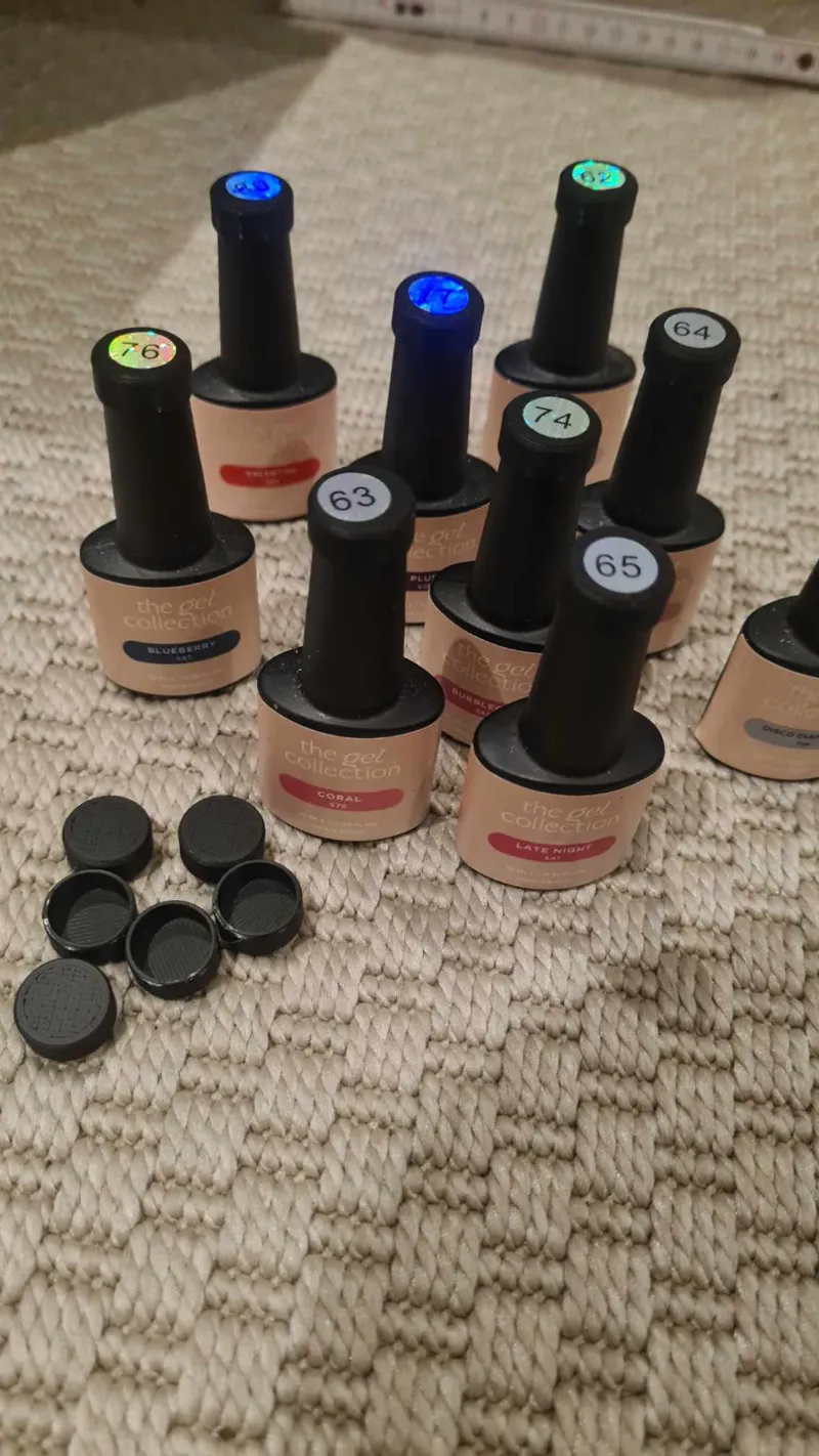 Nail polish bottle flat cap