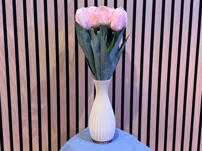 235mm Tall Ribbed Vase