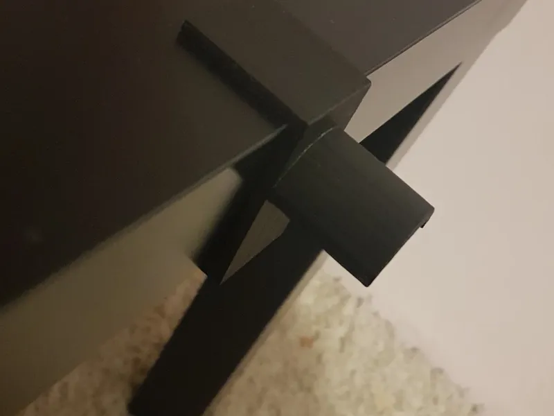 Headphone holder for IKEA Lack table