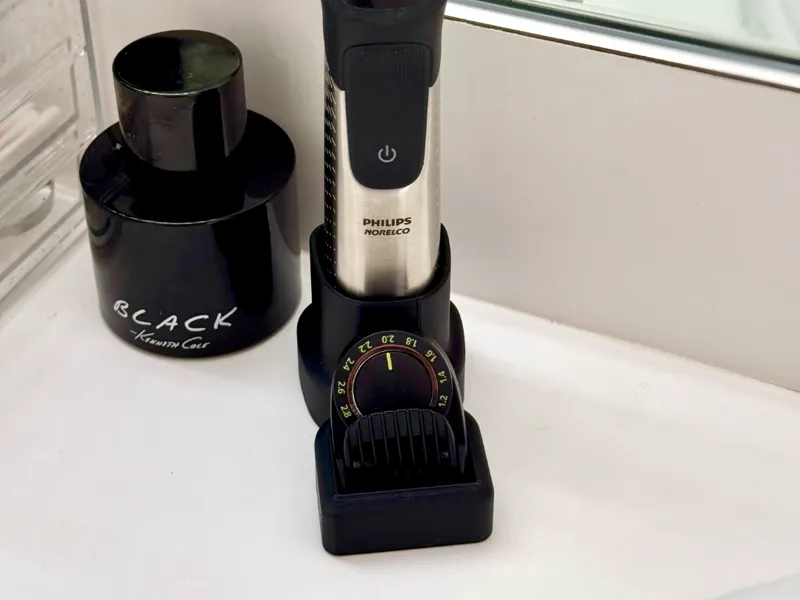 Philips Norelco Multigroom Stand