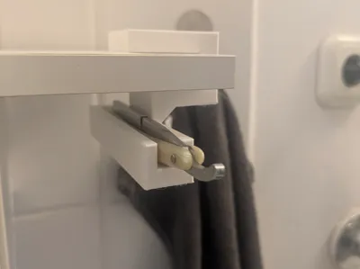 "Hanging" Razor Holder