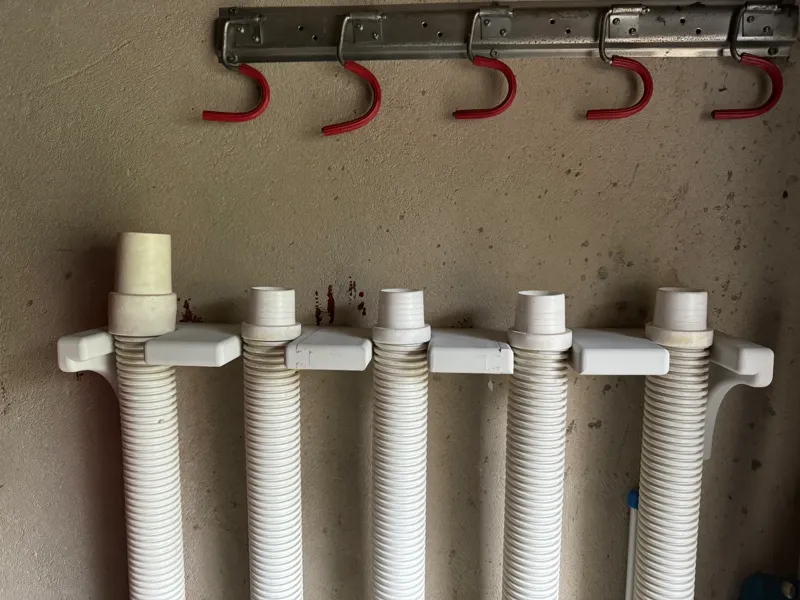 Tube holder - Schlauchhalterung
