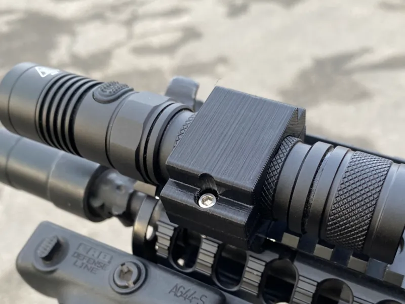 Picatinny rail flashlight mount (Nitecore EC20)