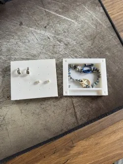 earring box with included storage for pousettes view 2
