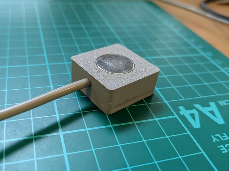 Simple contact microphone case