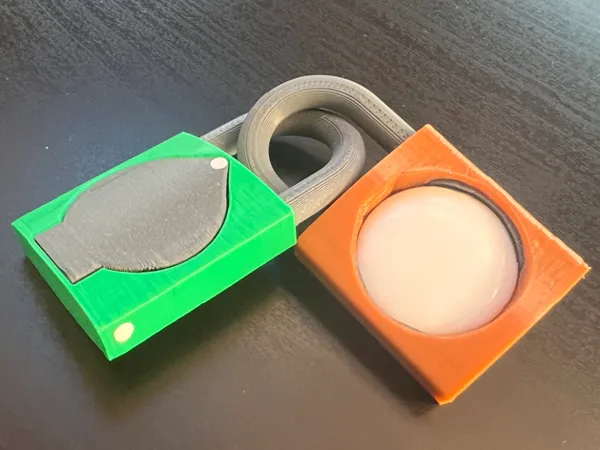 Étui AirTag façon cadenas