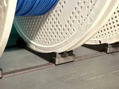 Sleek Spool Stand Clip