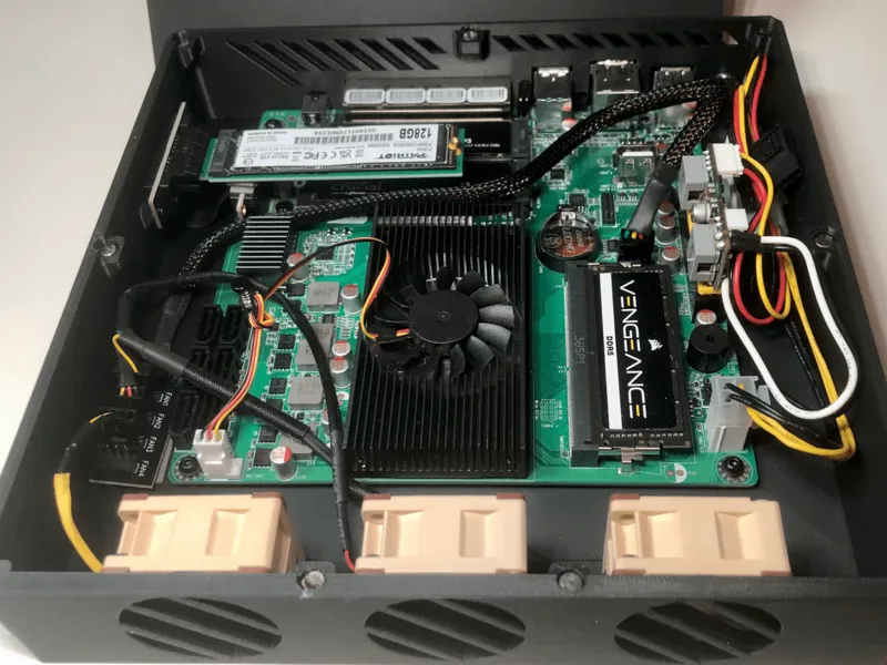 Compact 1U half-width 2-bay NAS Case