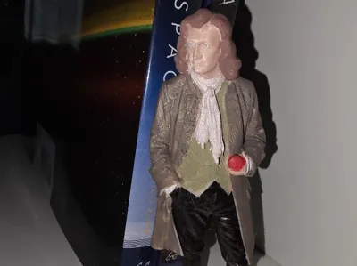 Isaac Newton 5"