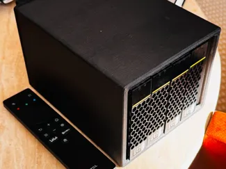 01NAS，最小的4盘位3.5寸盘模块化NAS