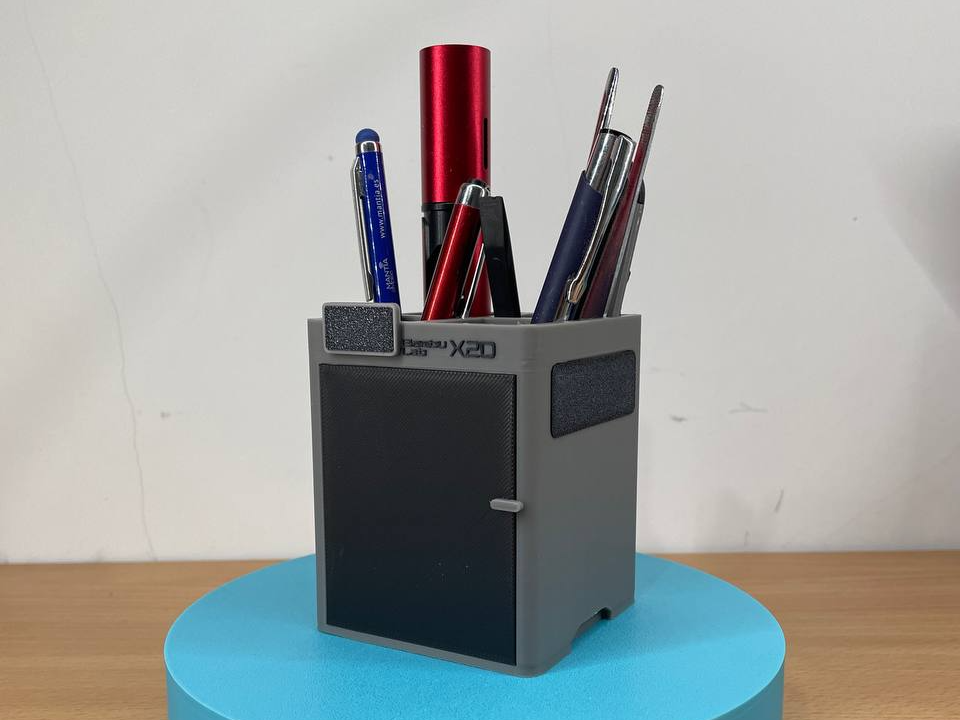 Pen organizer, it's a mini X2D, its adorable