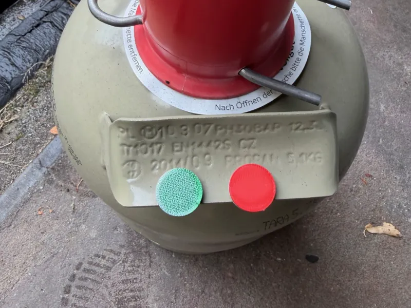 Magnetic Gas Bottle Level Marker (Parametric)