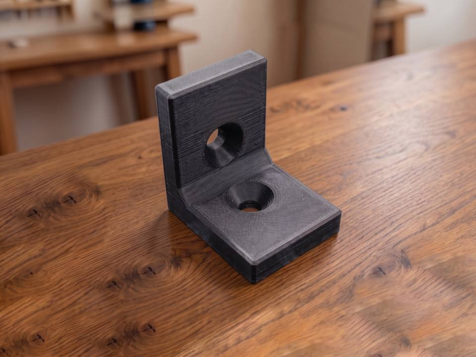 Parameterized L-Bracket with Countersunk Holes