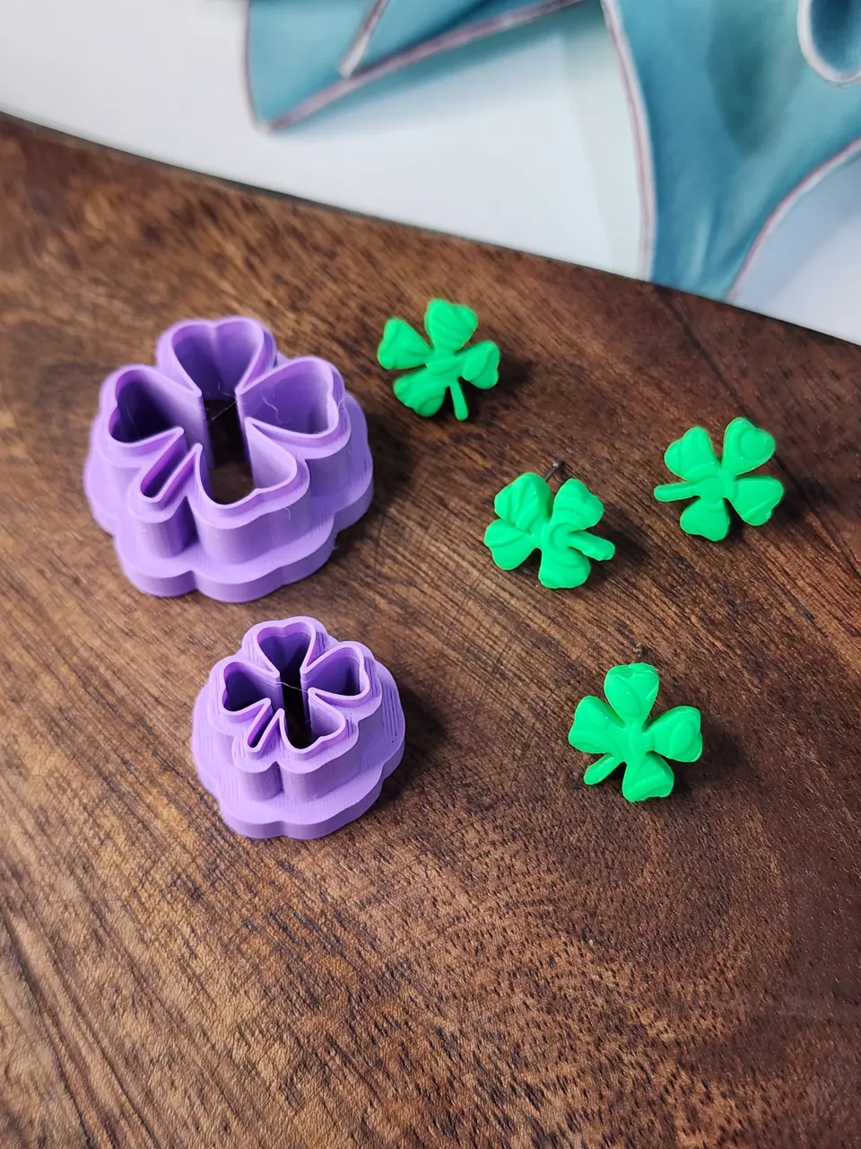 4 leaf clover earring view 2