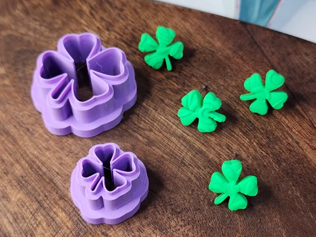 4 leaf clover earring