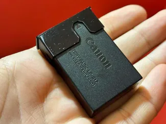 LP-E17 Battery Cover