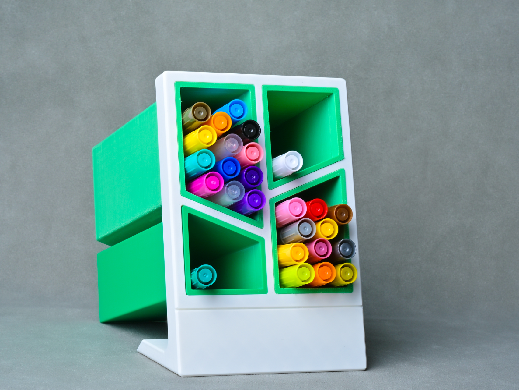 Miniatura 1 do modelo 3D 马克笔斜插收纳盒（拓竹logo设计）