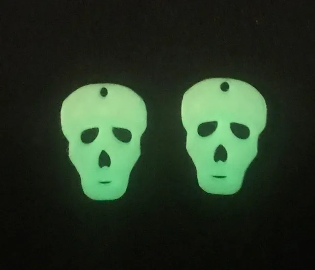 Skull earrings view 3