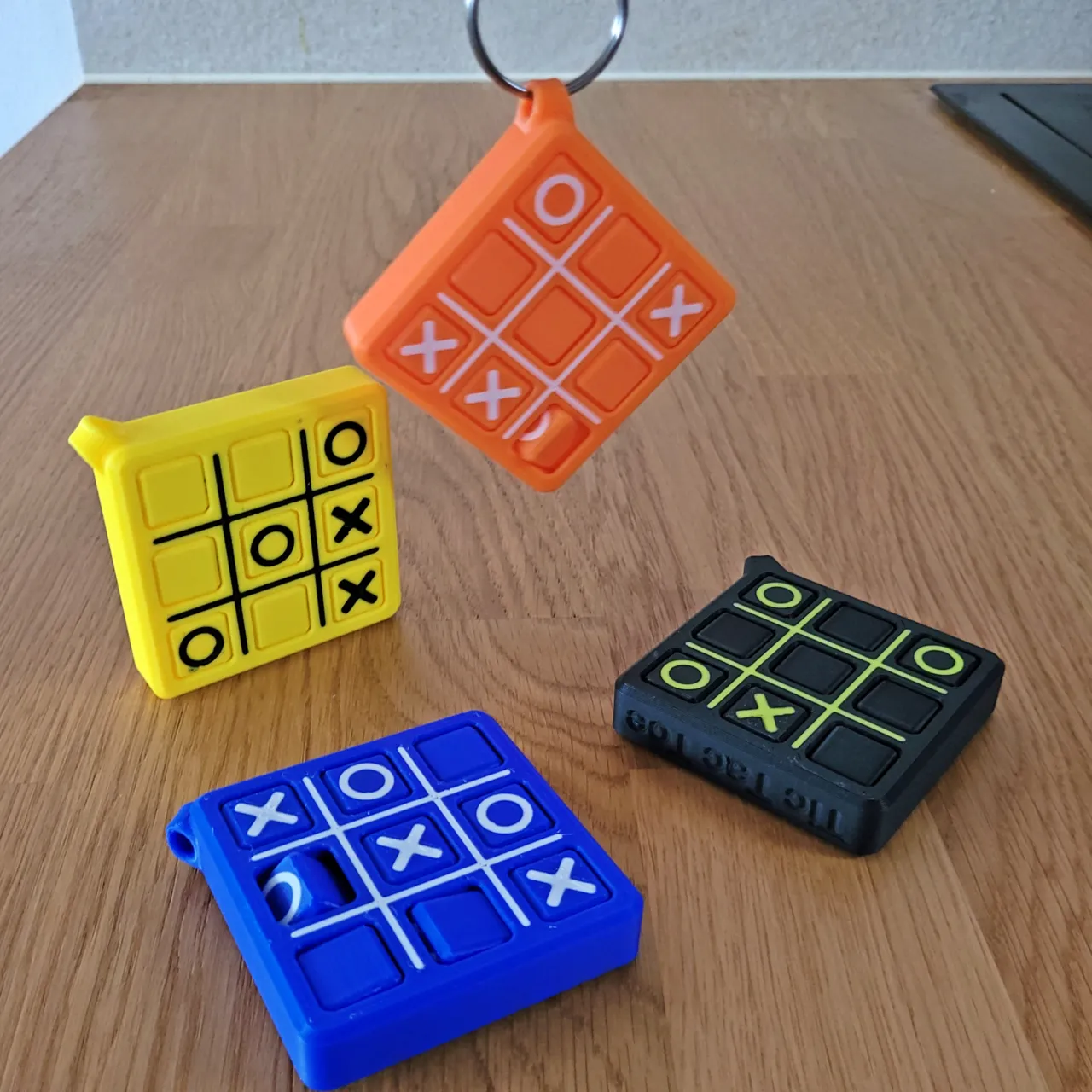 TicTacToe - KeyChain view 2