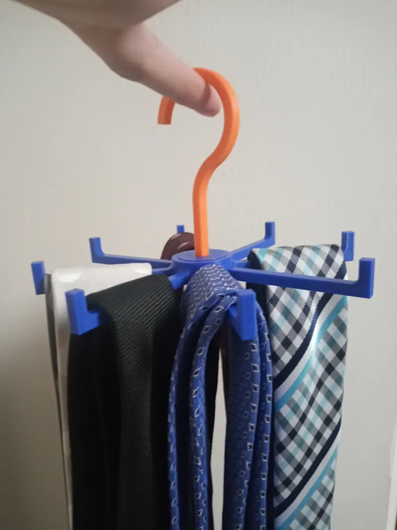 Spinning Tie Rack