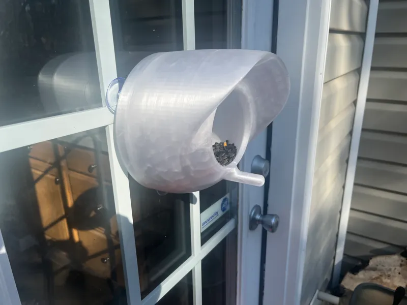 WINDOW BIRD FEEDER W/SUCTION CUPS