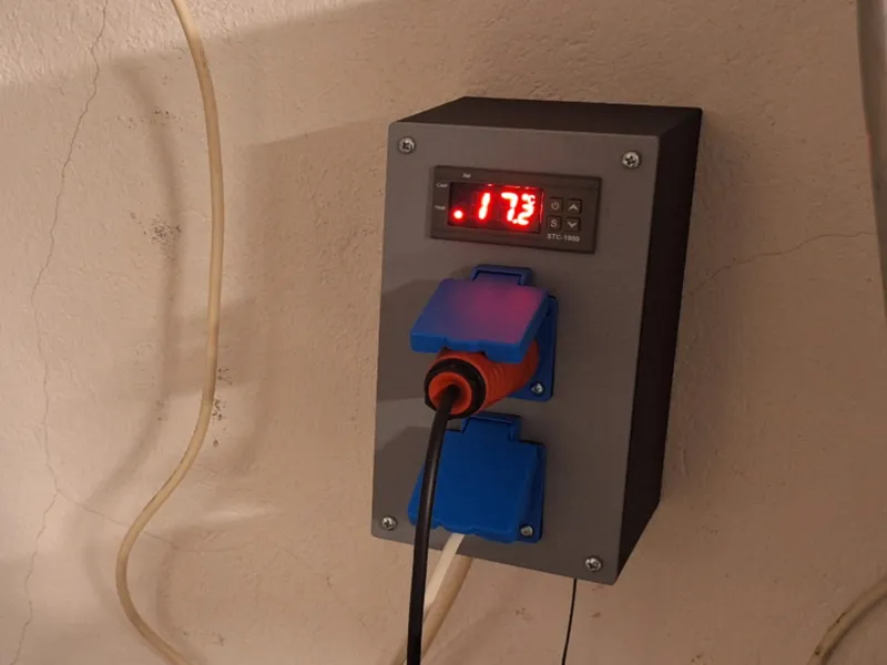 Fermentation temperature control STC1000 housing
