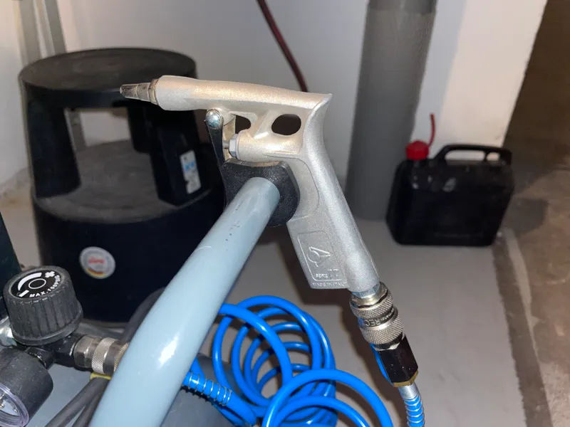 Holder air compressor gun