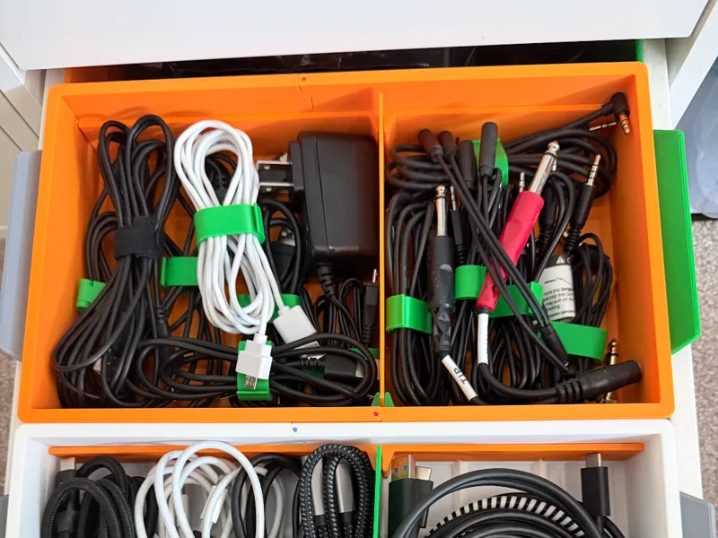 Divider for IKEA Alex ModuBox by Alexandre Chappel