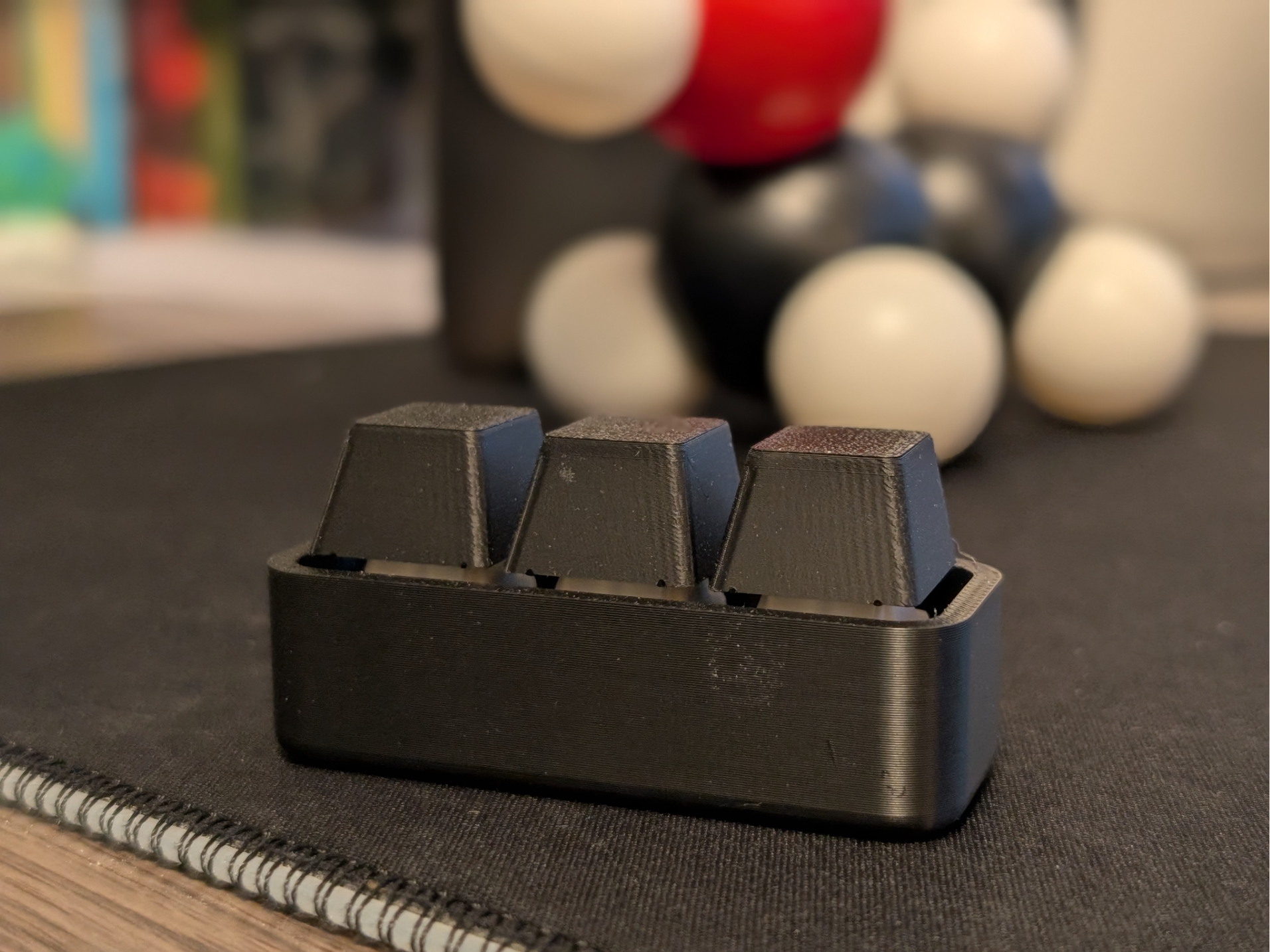 1x3 Switch Holder fidget (with blank Keycaps)