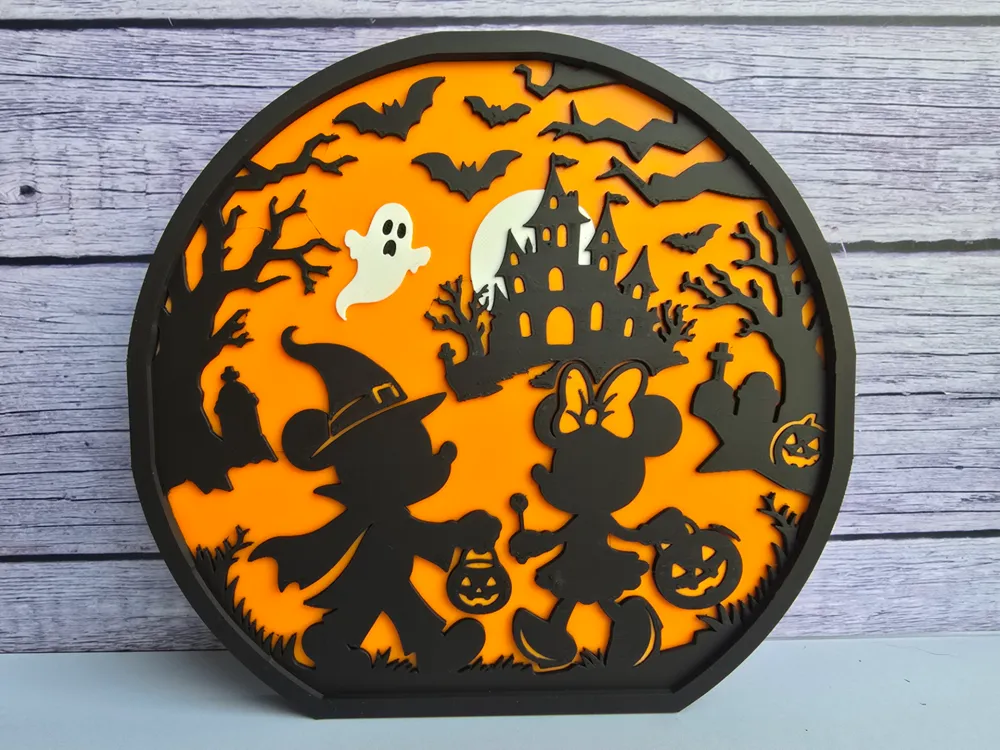 Letrero o emblema decorativo: Mickey Trick or Treating Halloween Sign. Referencia del modelo original.