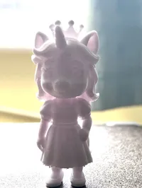 Figurine licorne couronnée — princesse fantastique — photo 4