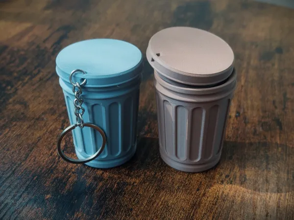 Porte-clés mini poubelle à visser